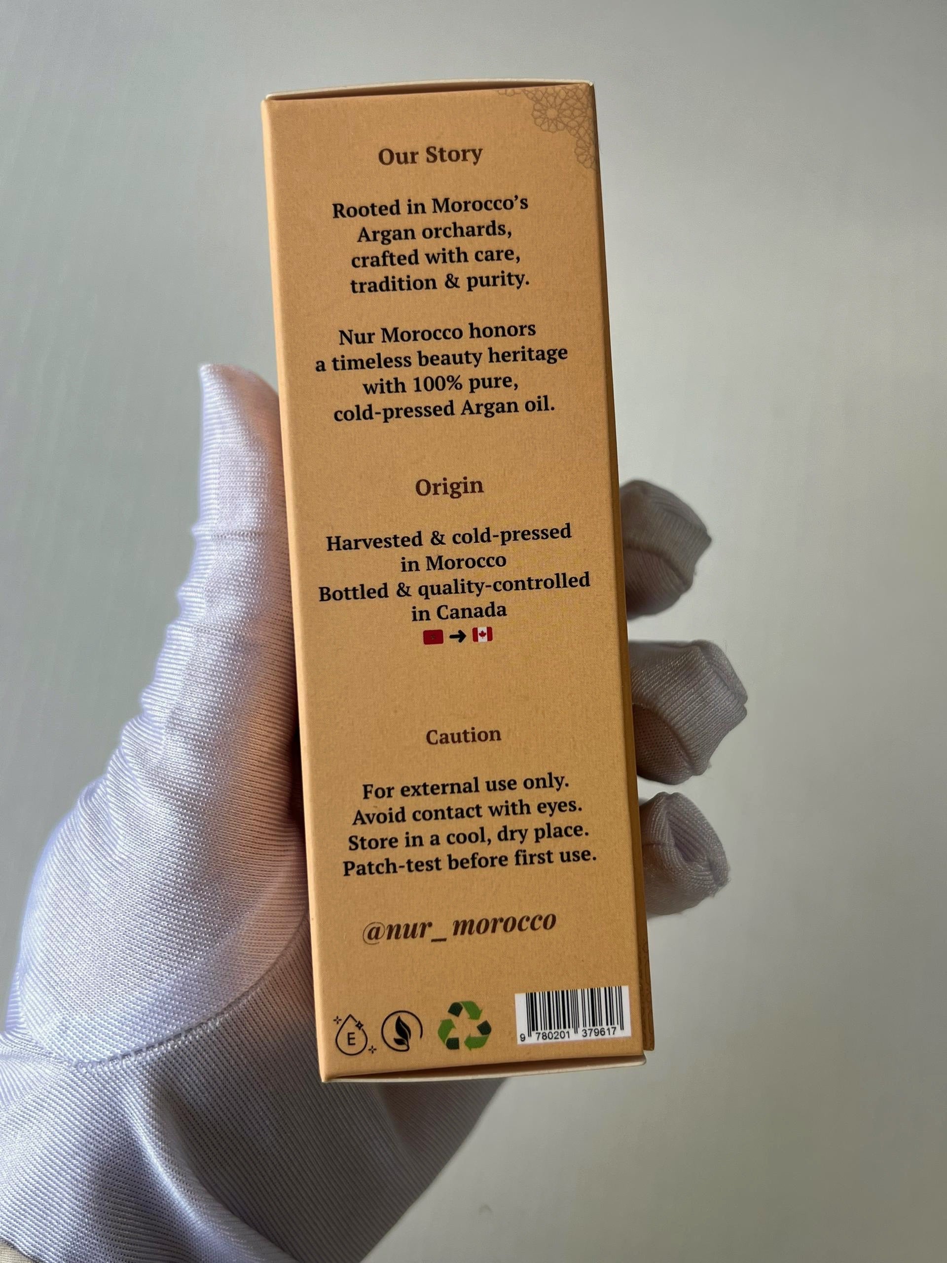 100% Pure Moroccan Argan oil sourced from women’s cooperatives.